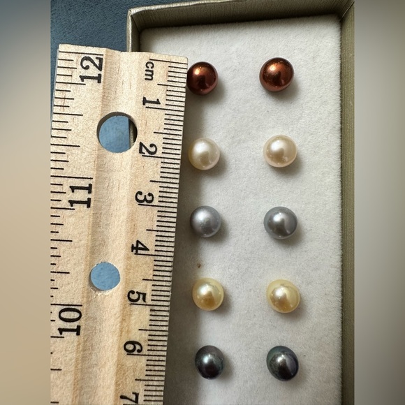 Honora Collection Freshwater Pearl sterling silver 7 Pair Button Stud Earrings - Picture 3 of 6